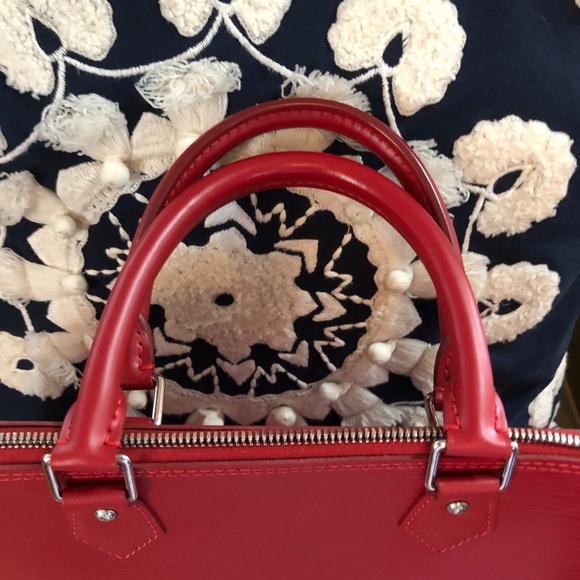 Louis Vuitton EPI Alma GM Carmine - EXCELLENT BARELY USED CONDITION Red Satchel - Picture 3 of 16